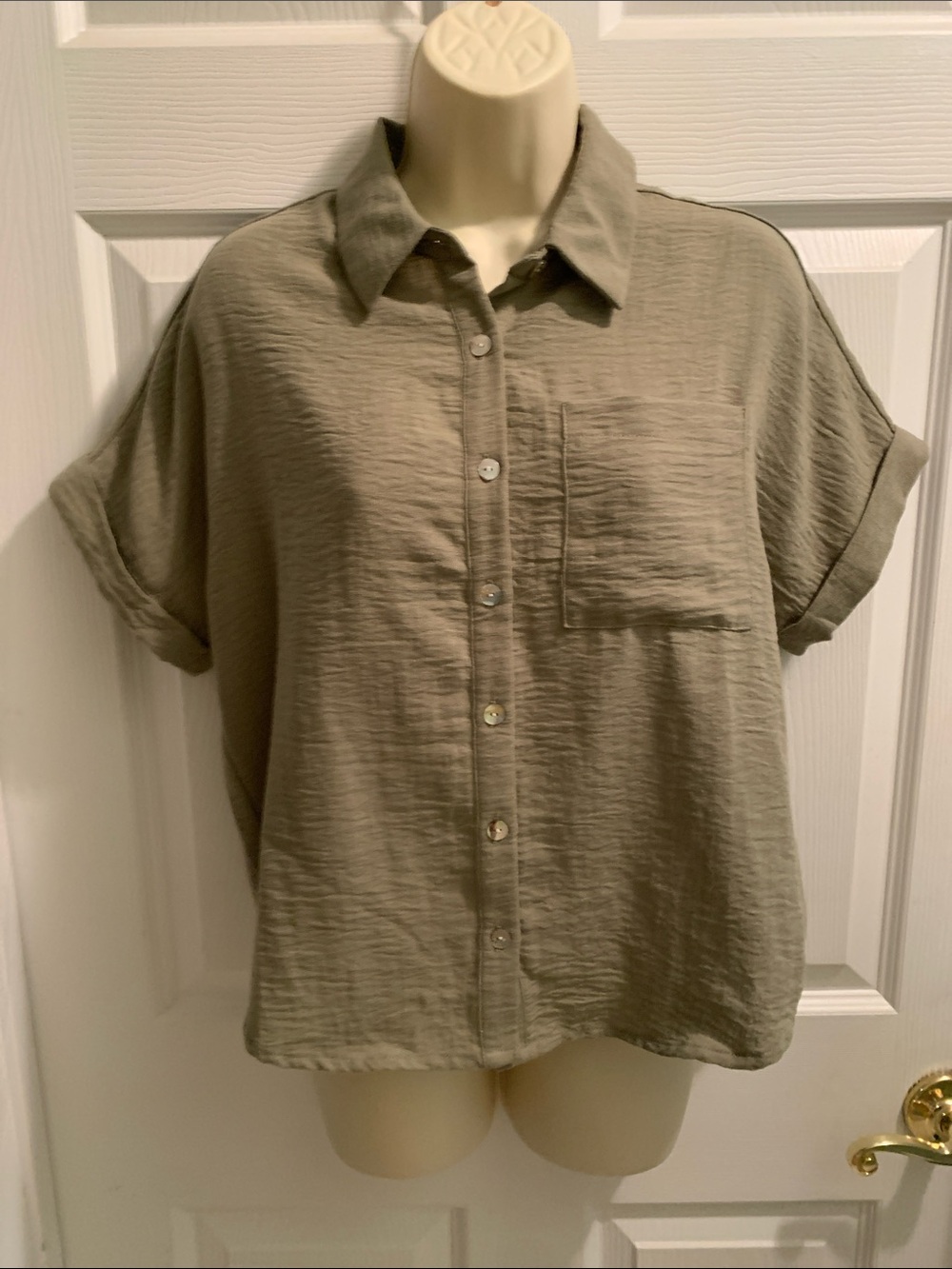 Relaxed Button-Front Short Sleeve Shirt in Taupe